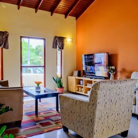 Iona'S Home: Vibrant 2Bedroom Home Near Willemstad Dış mekan fotoğraf
